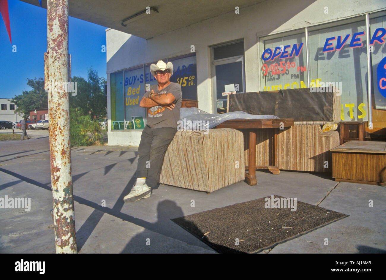 Mann in Cowboy-Hut auf Clinton Gore Kundgebung Waco TX Stockfoto