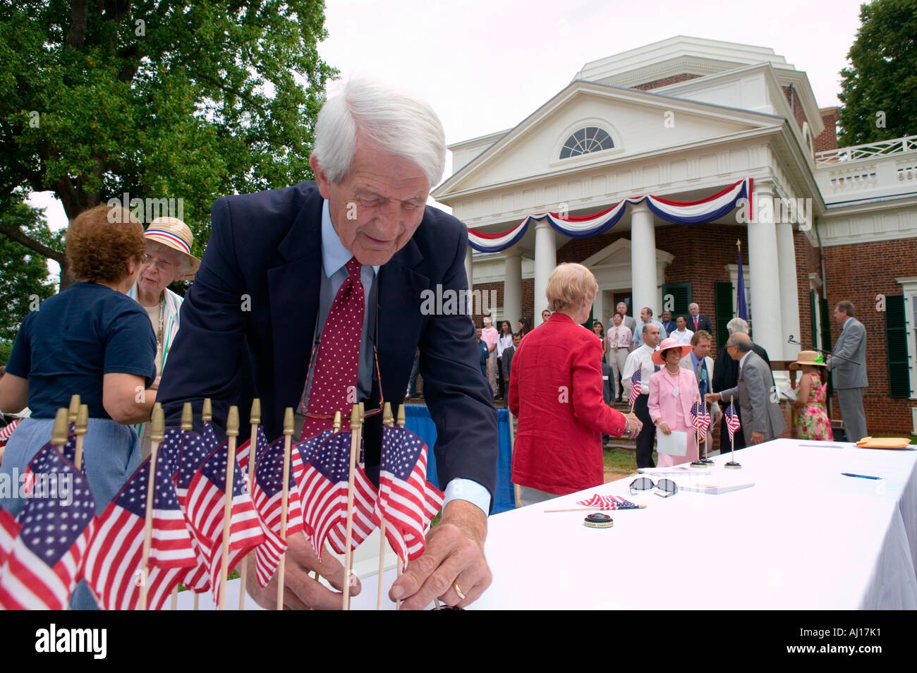 Amerikanische Flaggen für 76 neue US-Bürger am Independence Day Naturalization Ceremony am 4. Juli 2005 an Thomas Jefferson s Stockfoto