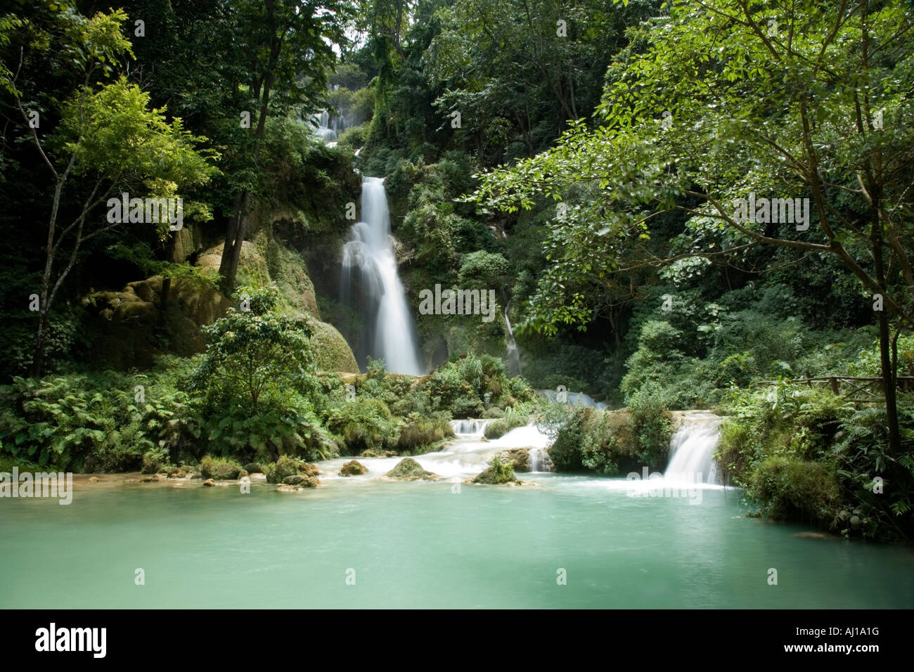 Pool und Wasserfall in der Tat Kuang Si Wasserfall-System in der Nähe von Luang Prabang in Laos Stockfoto