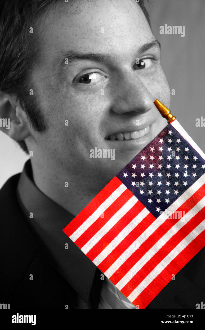 Business-Mann winken die amerikanische Flagge schwarz / weiß und Farbenkombination Stockfoto