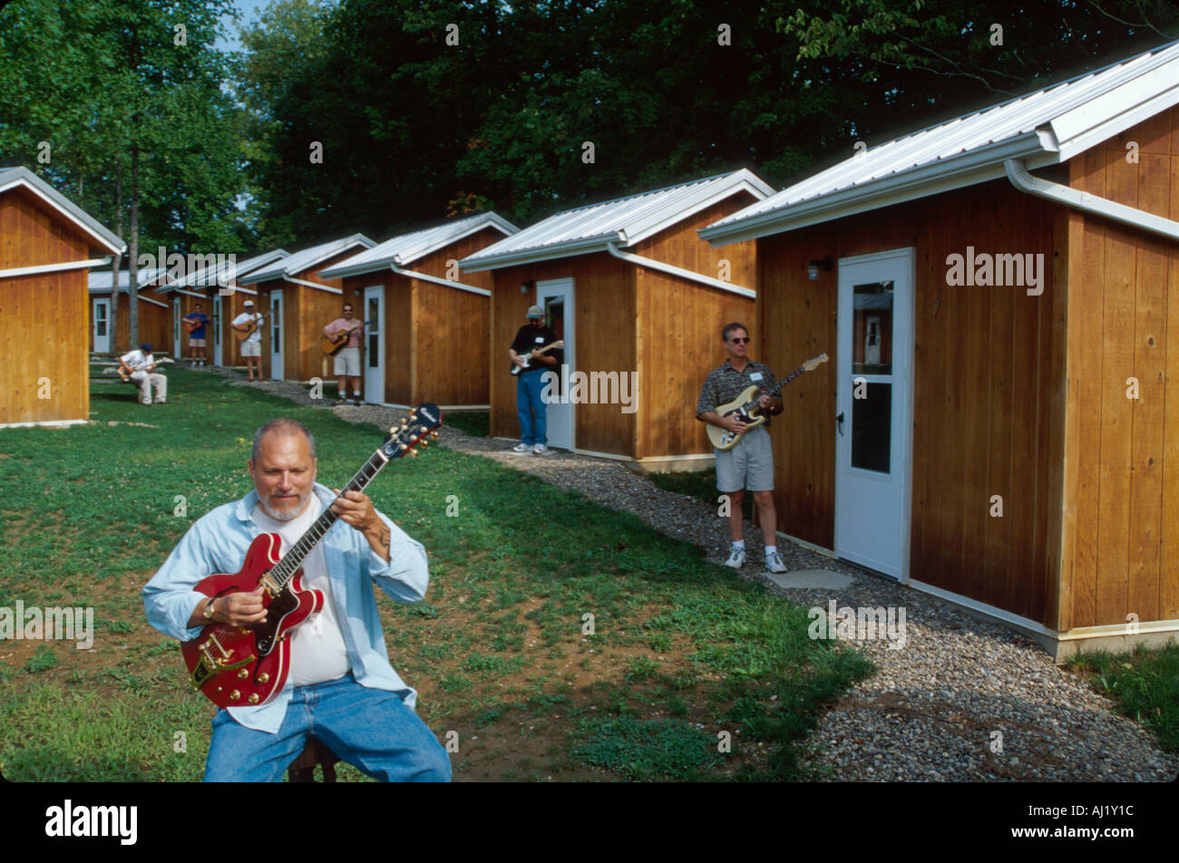 Ohio Meigs County Pomeroy, fur Peace Ranch Guitar Camp Besitzer Jorma Kaukonen von Jefferson Flugzeug Studenten, Hütten, Besucher reisen tou Stockfoto