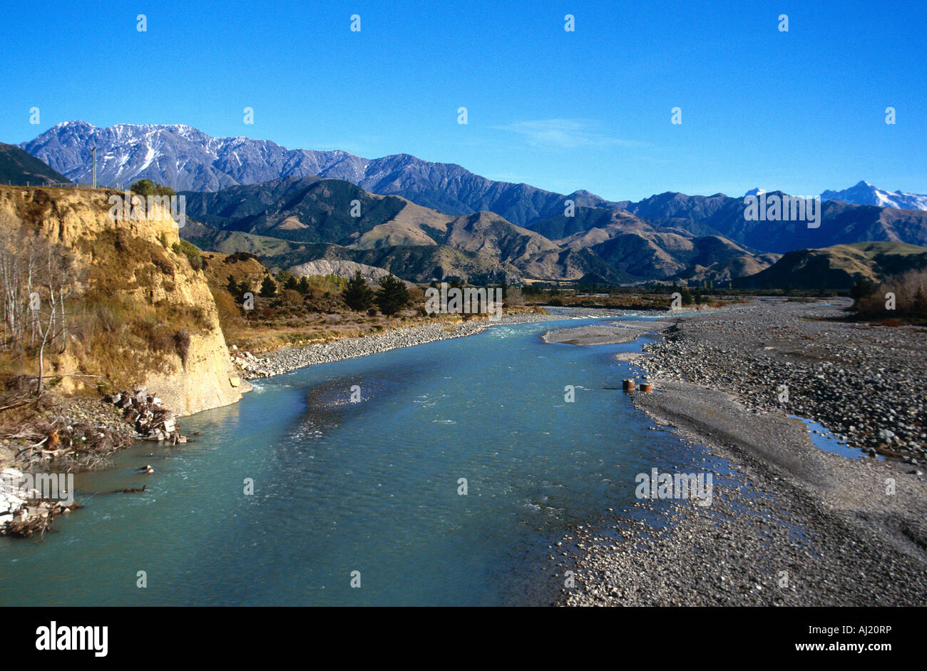 Blick über den Fluss auf dem Weg nach Kaikoura Südinsel Neuseeland Stockfoto
