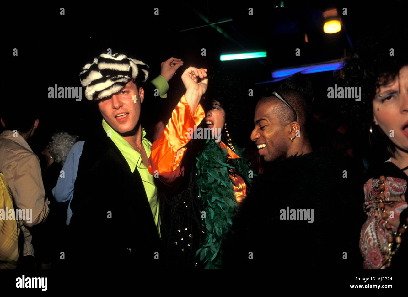 Clubber in einem 70er Jahre nachts Le Scandale Nachtclub London England UK Stockfoto