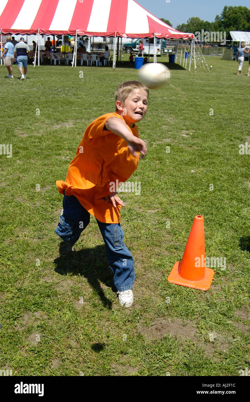 Spaß wirft Fotos und Bildmaterial in hoher Auflösung Alamy