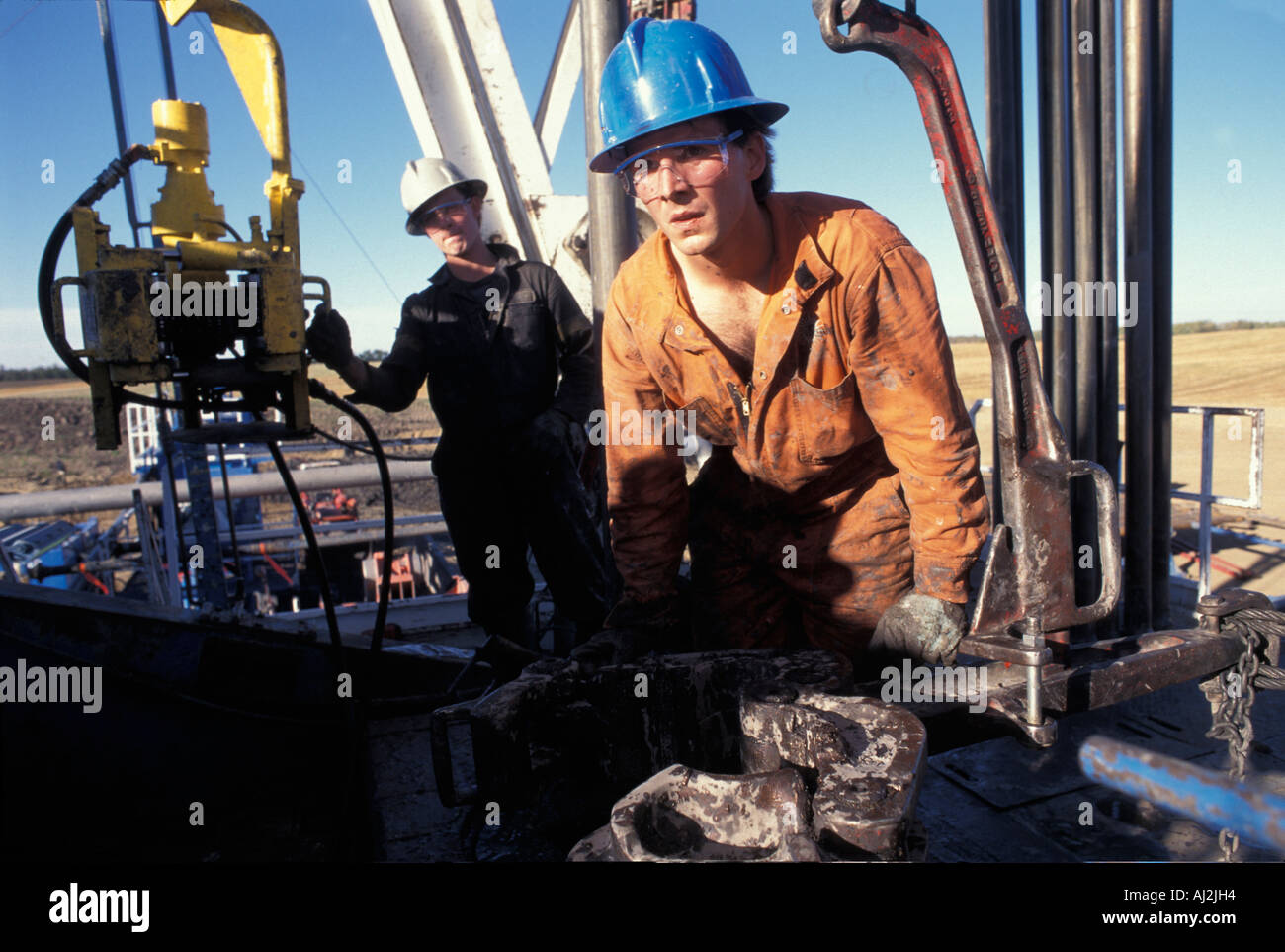 Herr Ron Bull in Kanada Alberta arbeitet auf Kaktus Bohren Co Bohrinsel Prärie Stockfoto