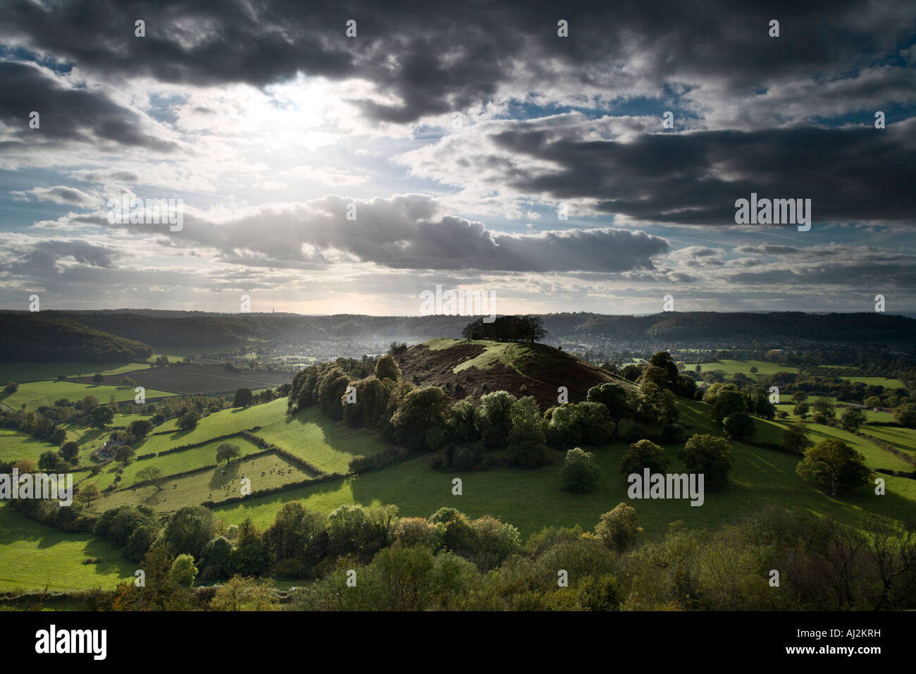 Blick Richtung Downham Hill aus Uley begraben auf dem Weg der Cotswolds, Gloucestershire Stockfoto
