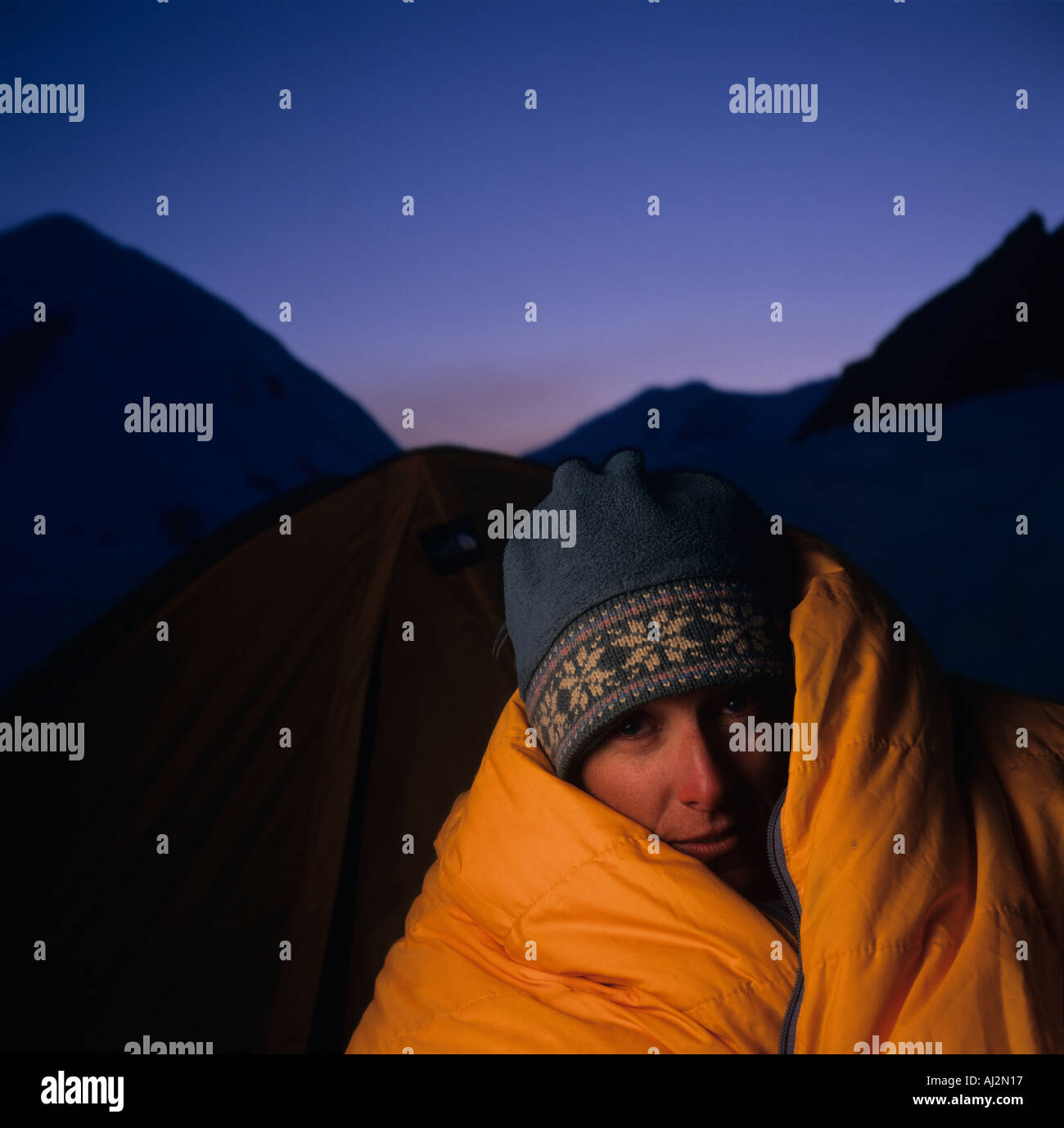 Frau schlafsack -Fotos und -Bildmaterial in hoher Auflsung  Alamy