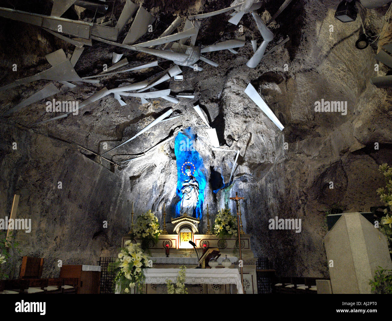 Monte Pellegrino Sizilien Italien Wallfahrtskirche Santa Rosalia Altar und Statue in der Grotte Stockfoto