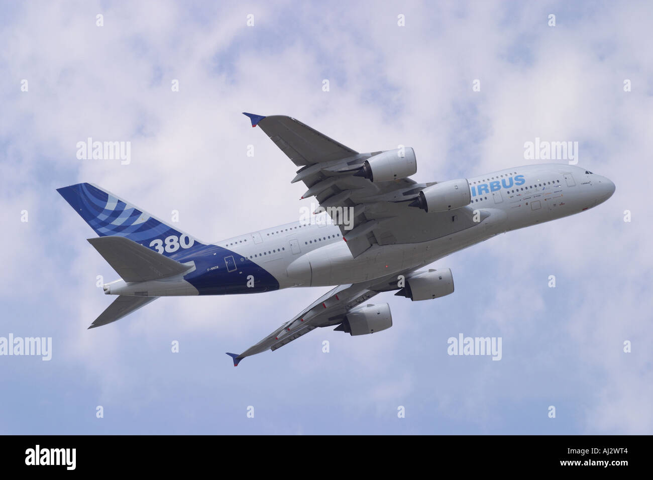 Airbus A380 superjumbo neue kommerzielle Verkehrsflugzeug im Flug Stockfoto