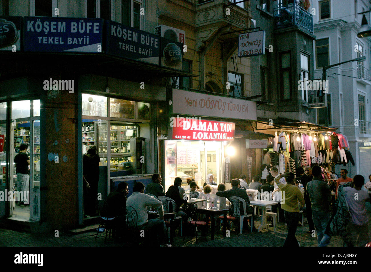 Seitenstraße der Istiklal Caddesi, Beyoglu, Istanbul, Türkei Stockfoto