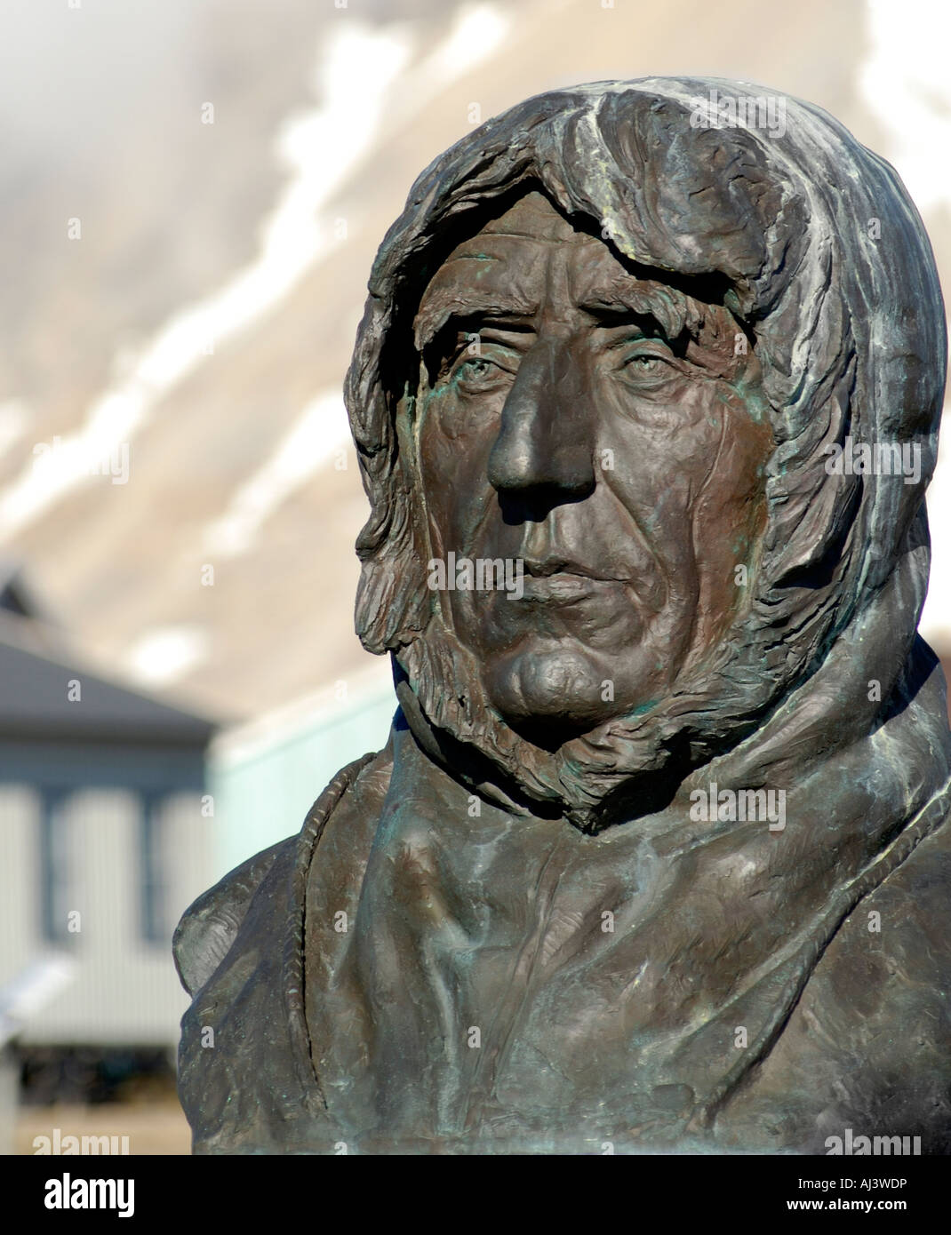 Statue von Roald Amundsen im abgelegenen Dorf Ny Alesund, Spitzbergen, Norwegen Stockfoto