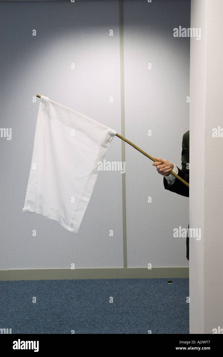 Kapitulation, weiße Fahne im Amt. Stockfoto