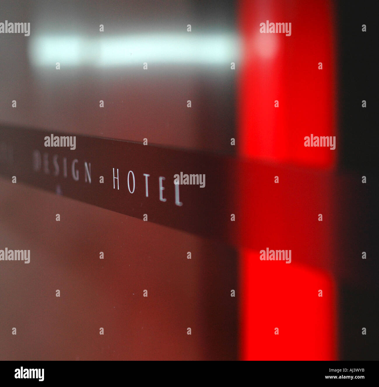 Entwerfen Sie den Text des Hotelschilds in einer Perspektive Stockfoto