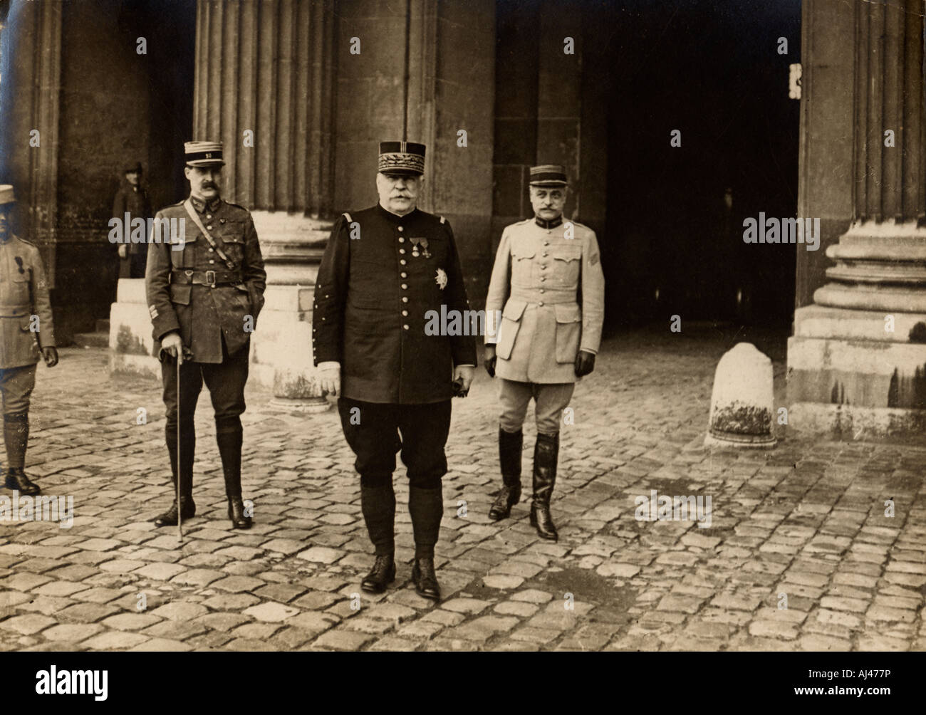 Ersten Weltkrieg Ära Pressefoto der französischen Armee Oberbefehlshaber Marschall Joffre (Mitte). Stockfoto