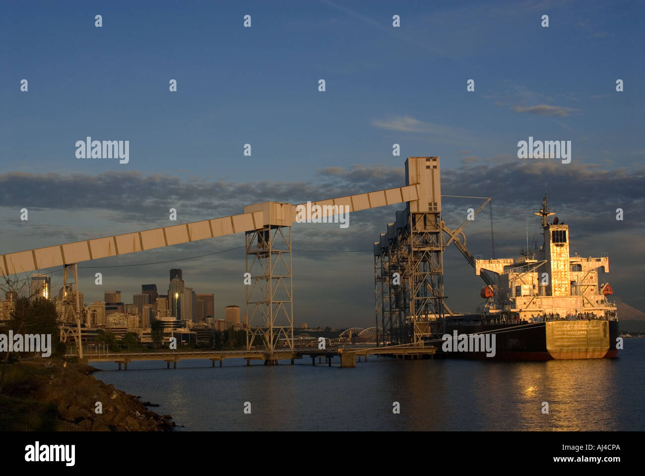 Korn-Schiff am Pier 86 Grain Elevator Seattle Washington State USA Stockfoto