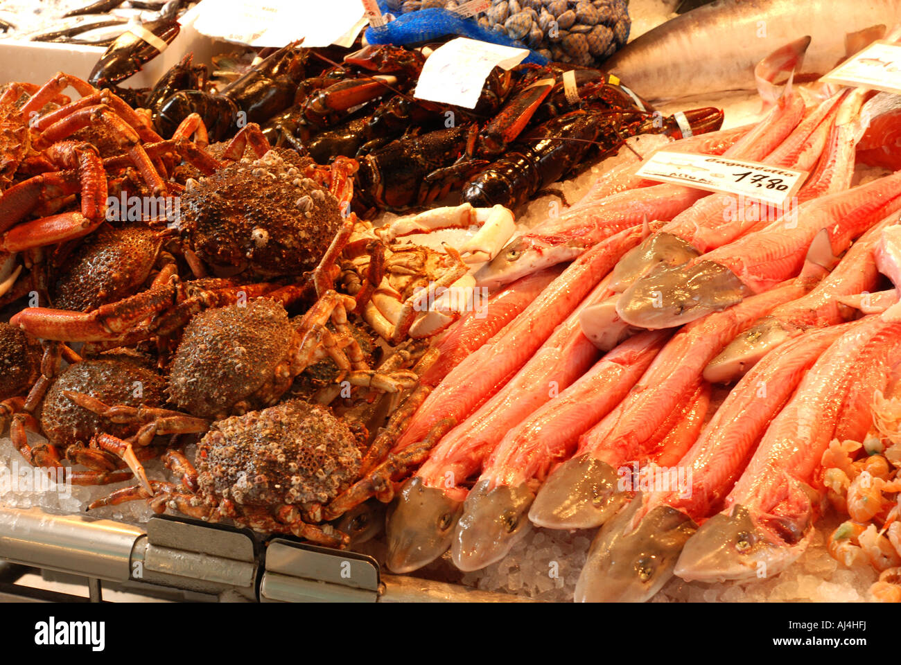 Rialto Fischmarkt Venice.Crab und Muscheln Stockfoto