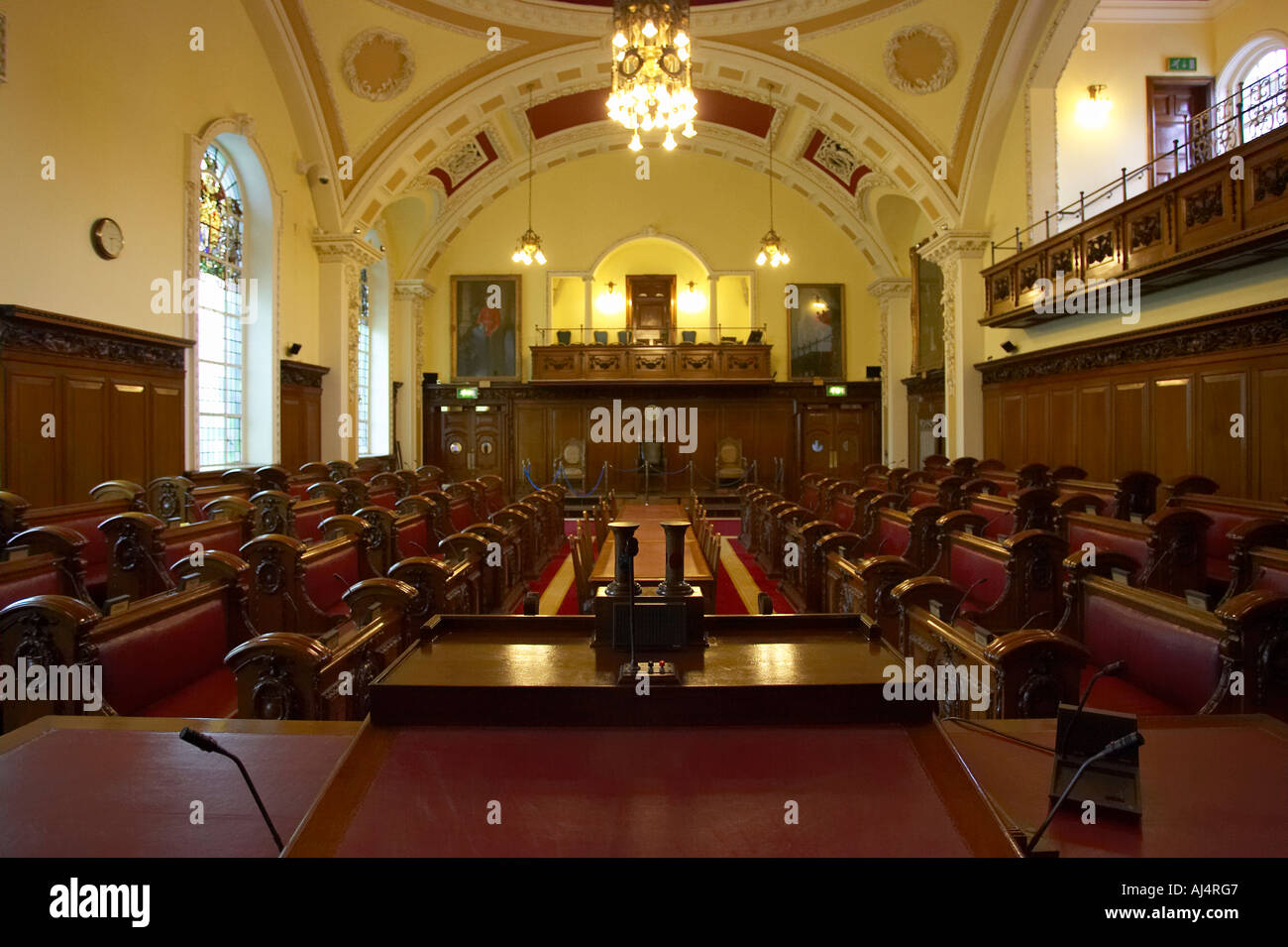 Blick entlang der Ratssaal von Herrn Bürgermeister Sitz der Belfast City Hall erbaut 1906 County Antrim-Nordirland Stockfoto