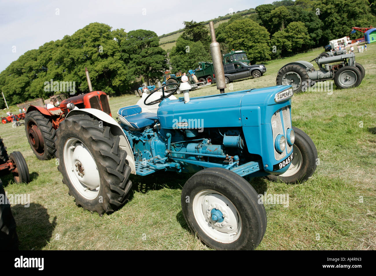 Fordson super Dexta klassische Traktor bei Oldtimer-Traktor-Rallye Glenarm Schloss öffnen Tag County Antrim-Nordirland Stockfoto