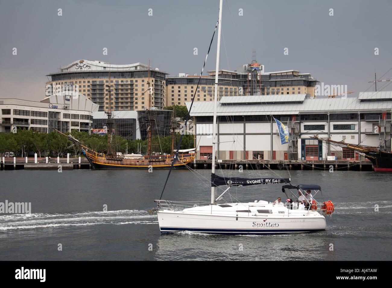 Sydney von Segelboot Segelyacht in Darling Harbour Sydney New South Wales NSW Australia Stockfoto