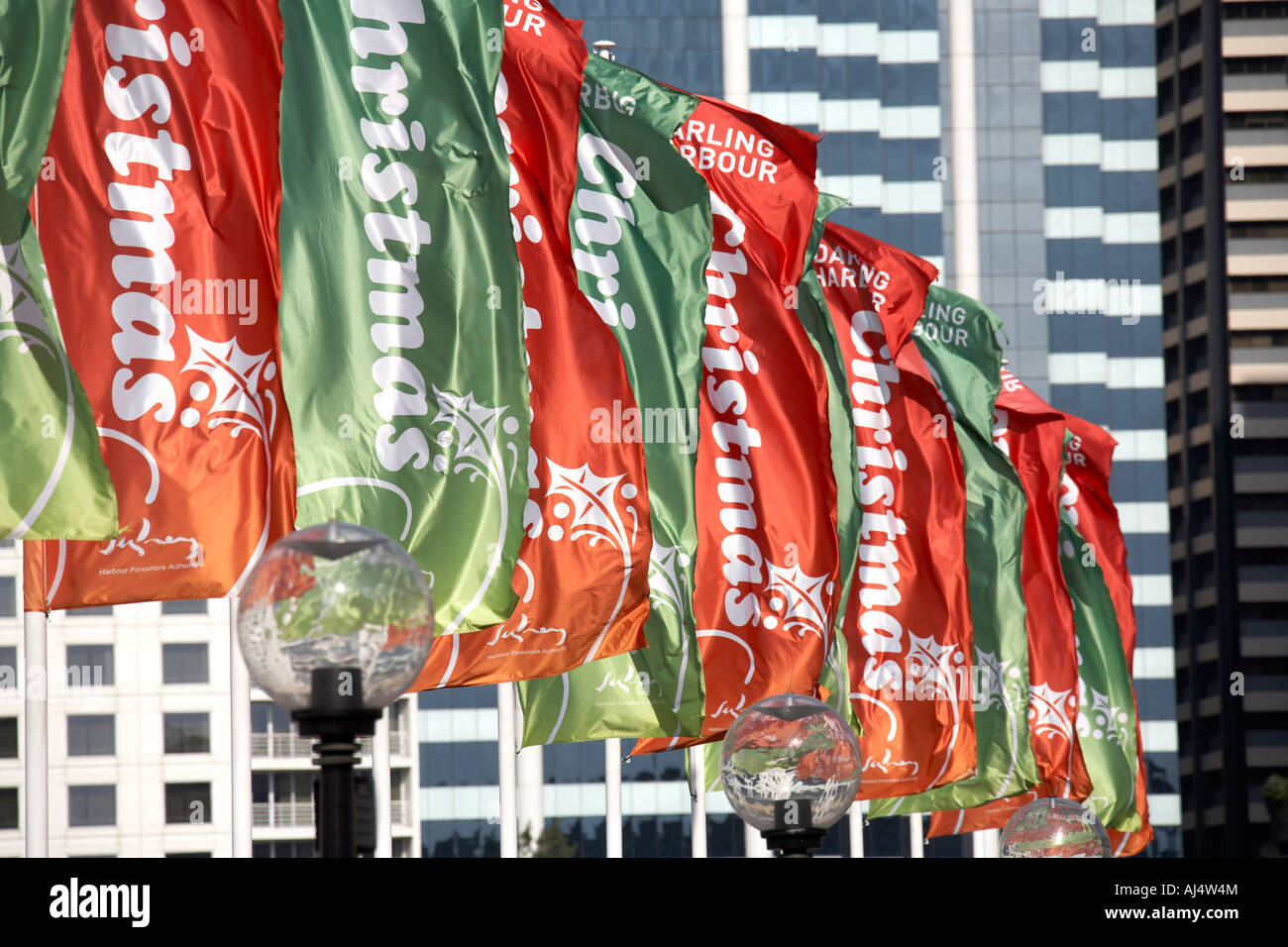 Weihnachts-Dekoration Banner auf Pyrmont Bridge in Darling Harbour Sydney New South Wales NSW Australia Stockfoto