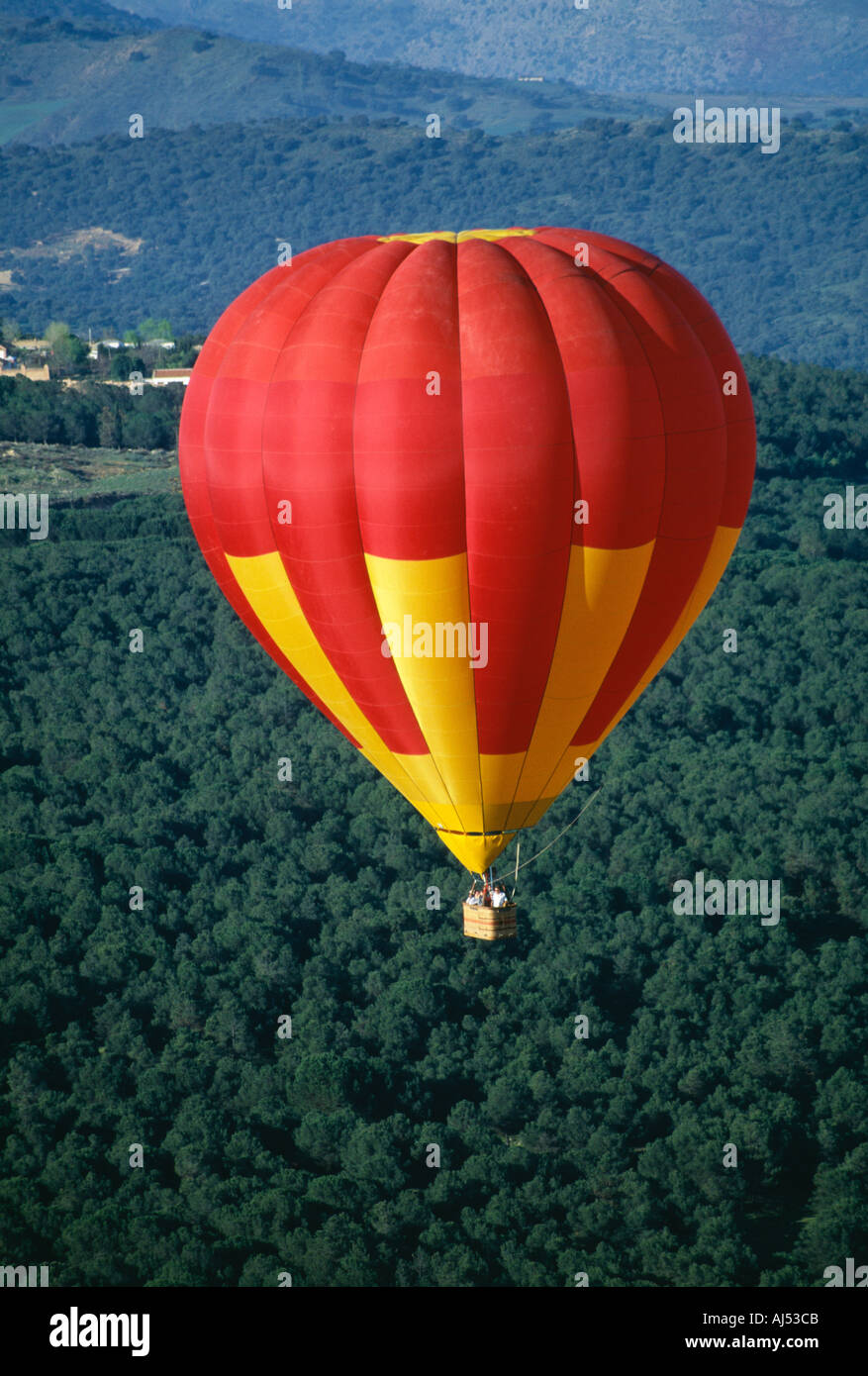 Heißluftballon in Andalusien fliegen über Ronda Andalucia Spanien reisen Stockfoto