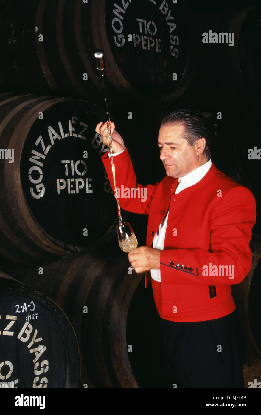 Sherry strömenden Venenciador Tio Pepe Gonzalez Byass Jerez De La Frontera Andalucia Spanien Stockfoto