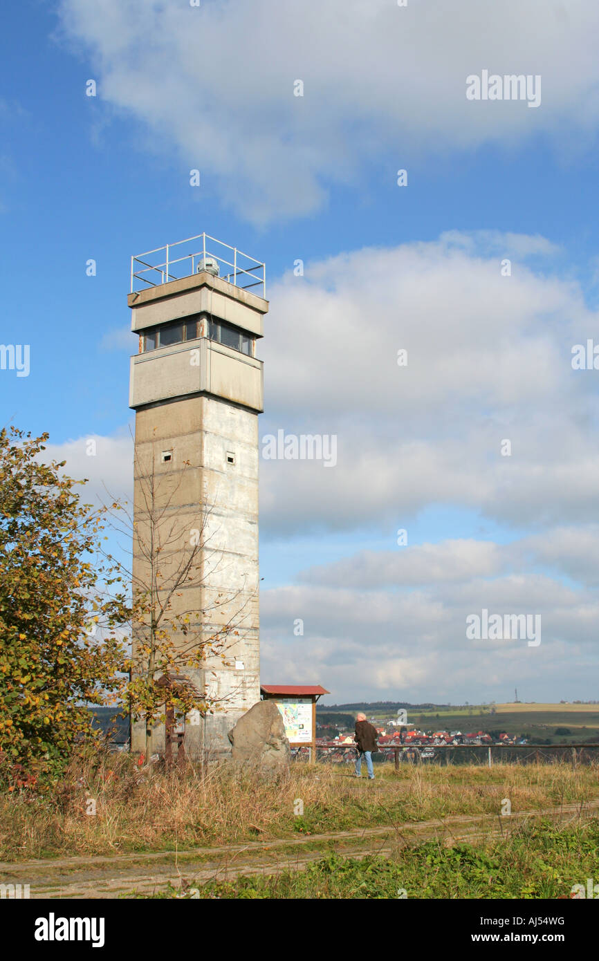 historischen Wachturm entlang der ehemaligen Grenze zwischen West nach Ost-Deutschland Rhön Franken Bayern Deutschland Europa Stockfoto