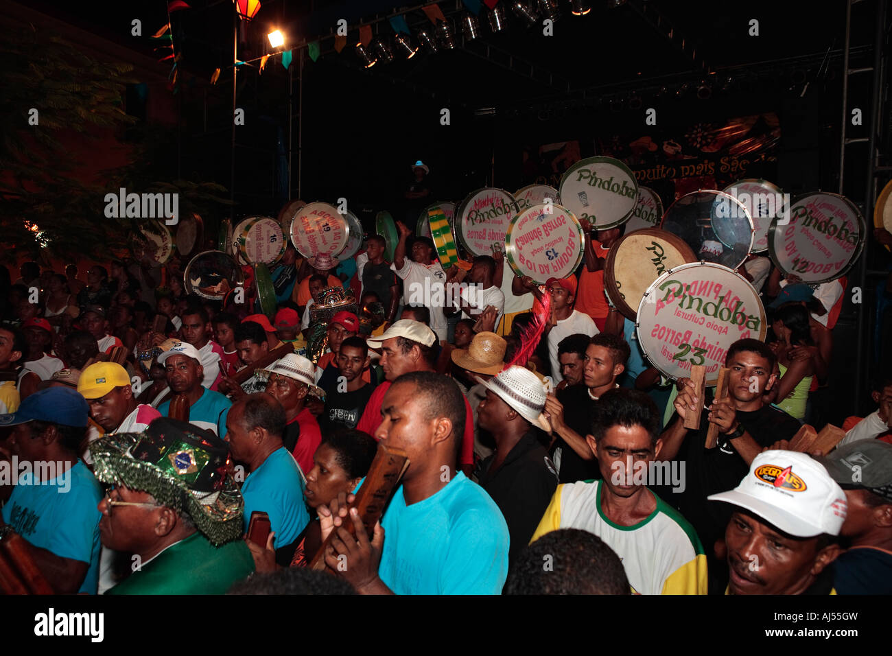 Sao Luis Do Maranhao, Brasilien - 22. Juni 2013: Menschen bei Bumba-Meu-Boi Festmusiken Feier Stockfoto