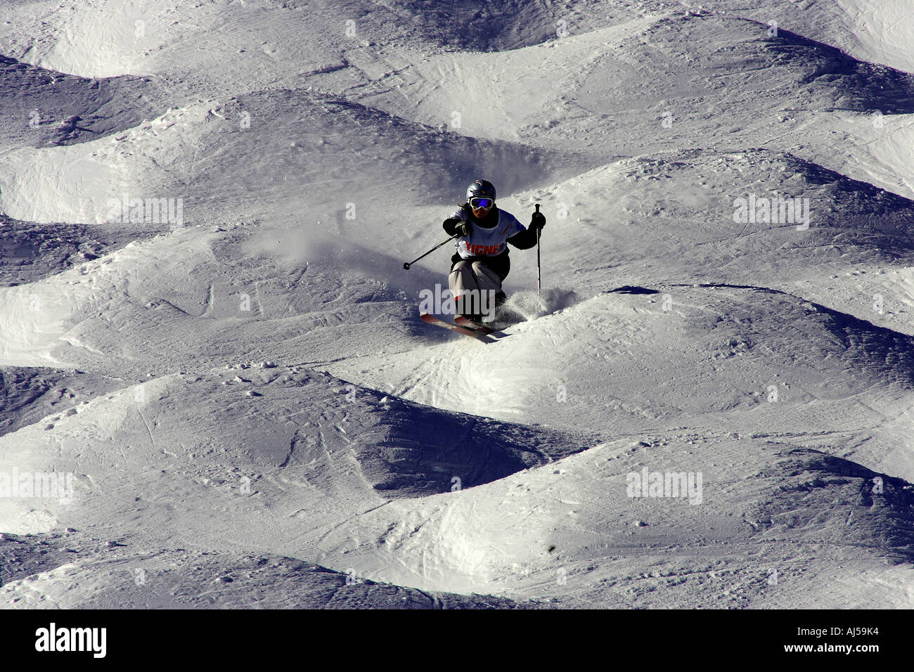 Frauen Ski s Buckelpiste Stockfotografie - Alamy