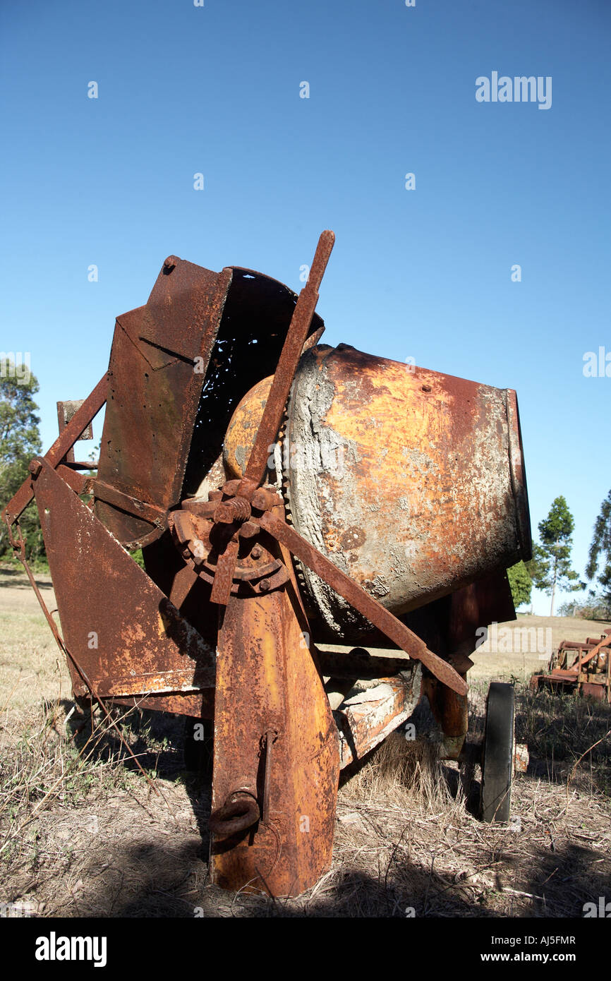 Abstraktes Bild von alten rostigen Beton oder Zement-Mixer auf Farm in Queensland QLD Australien Stockfoto