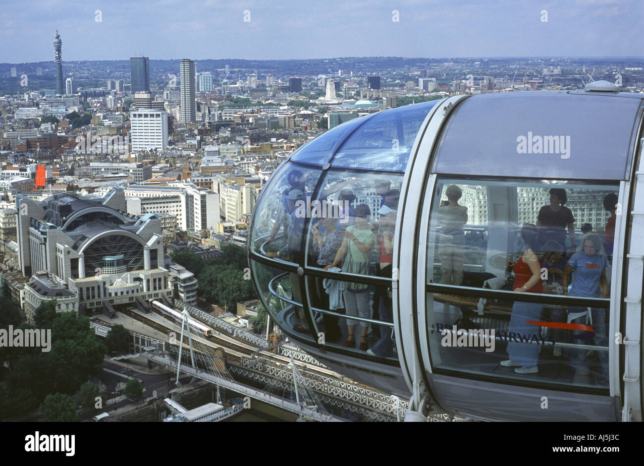 Blick aus einer Kapsel mit dem London Eye in Richtung Charing Cross Station, England, UK Stockfoto