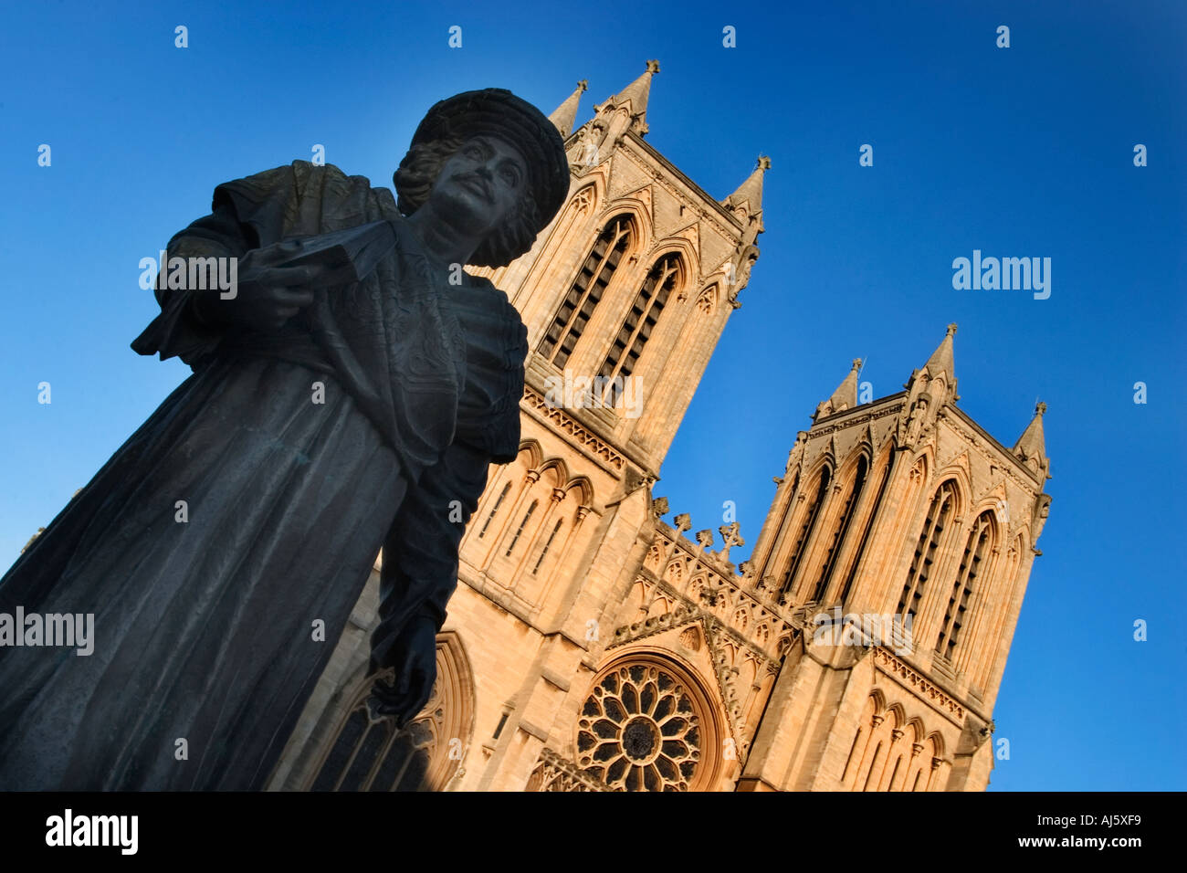 Rajah Rammohun Roy Statue in der Nähe der Kathedrale Kirche von der Heiligen und ungeteilten Dreifaltigkeit Bristol England Stockfoto