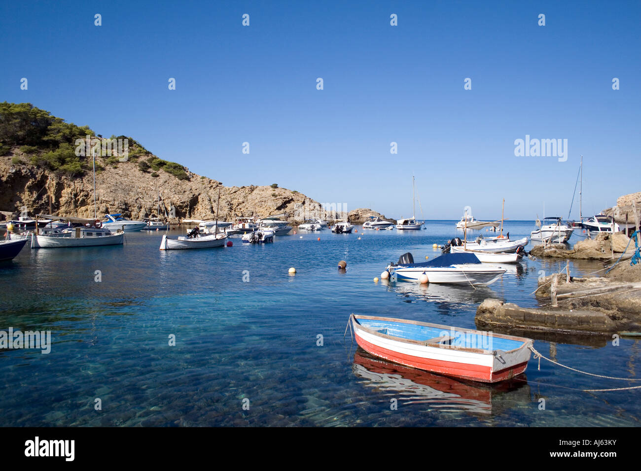 die Bucht und den Strand von Calla Vedella Stockfoto