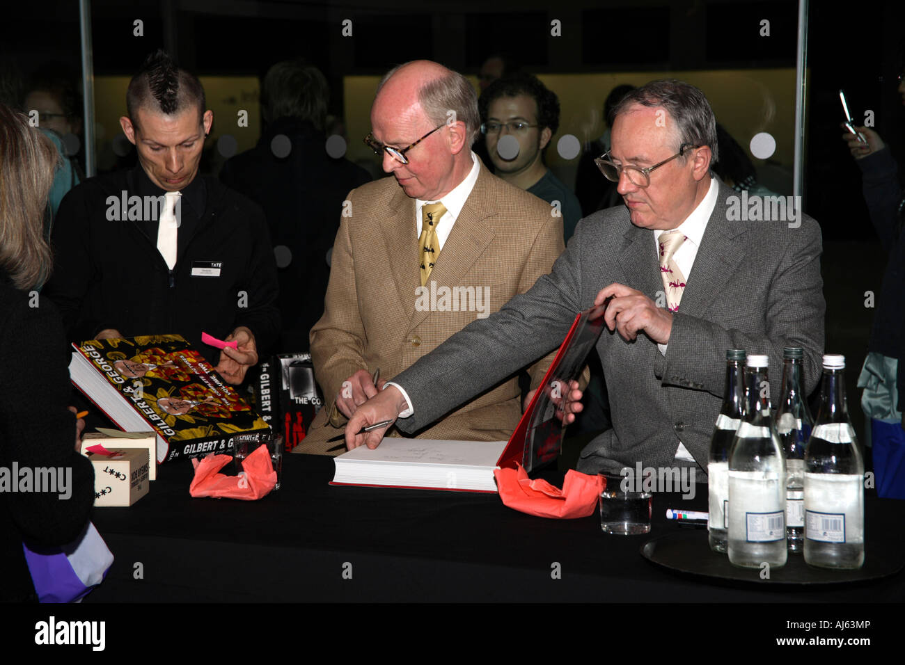 Gilbert & George Signierstunde, Tate Modern, London Stockfoto
