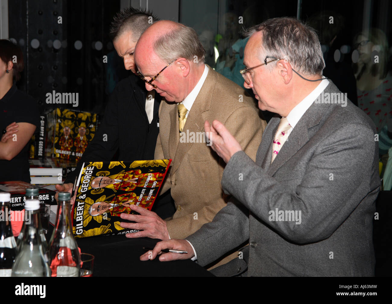 Gilbert & George Signierstunde, Tate Modern, London Stockfoto