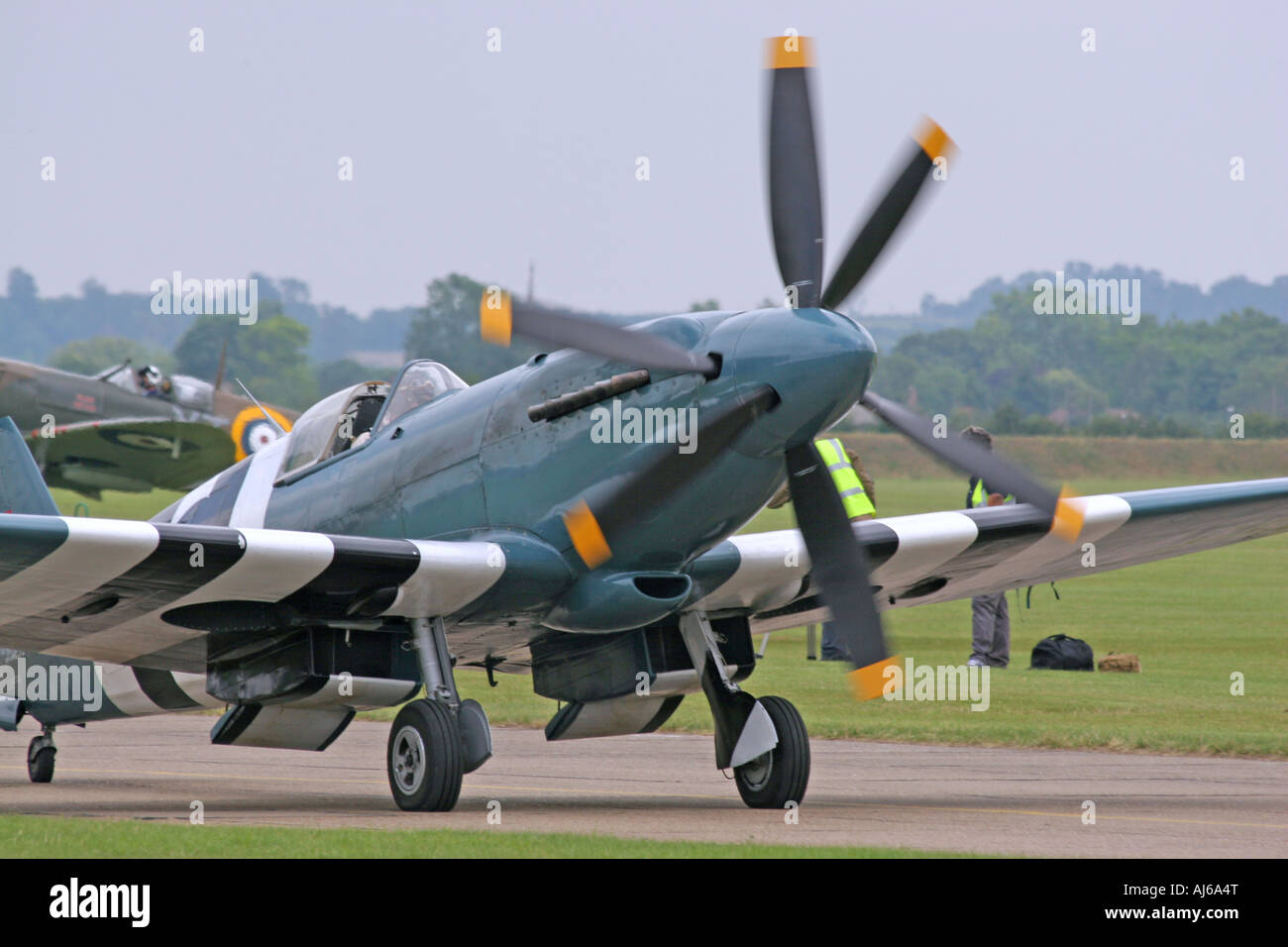Griffon engined Spitfire mit Contra-rotierenden Propellern Duxford Airfield England UK Stockfoto