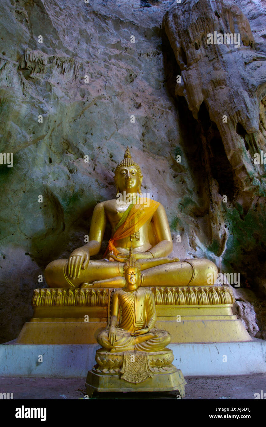 Buddhas in Khao Cha Ang Höhle, Kanachanaburi, Thailand Stockfoto