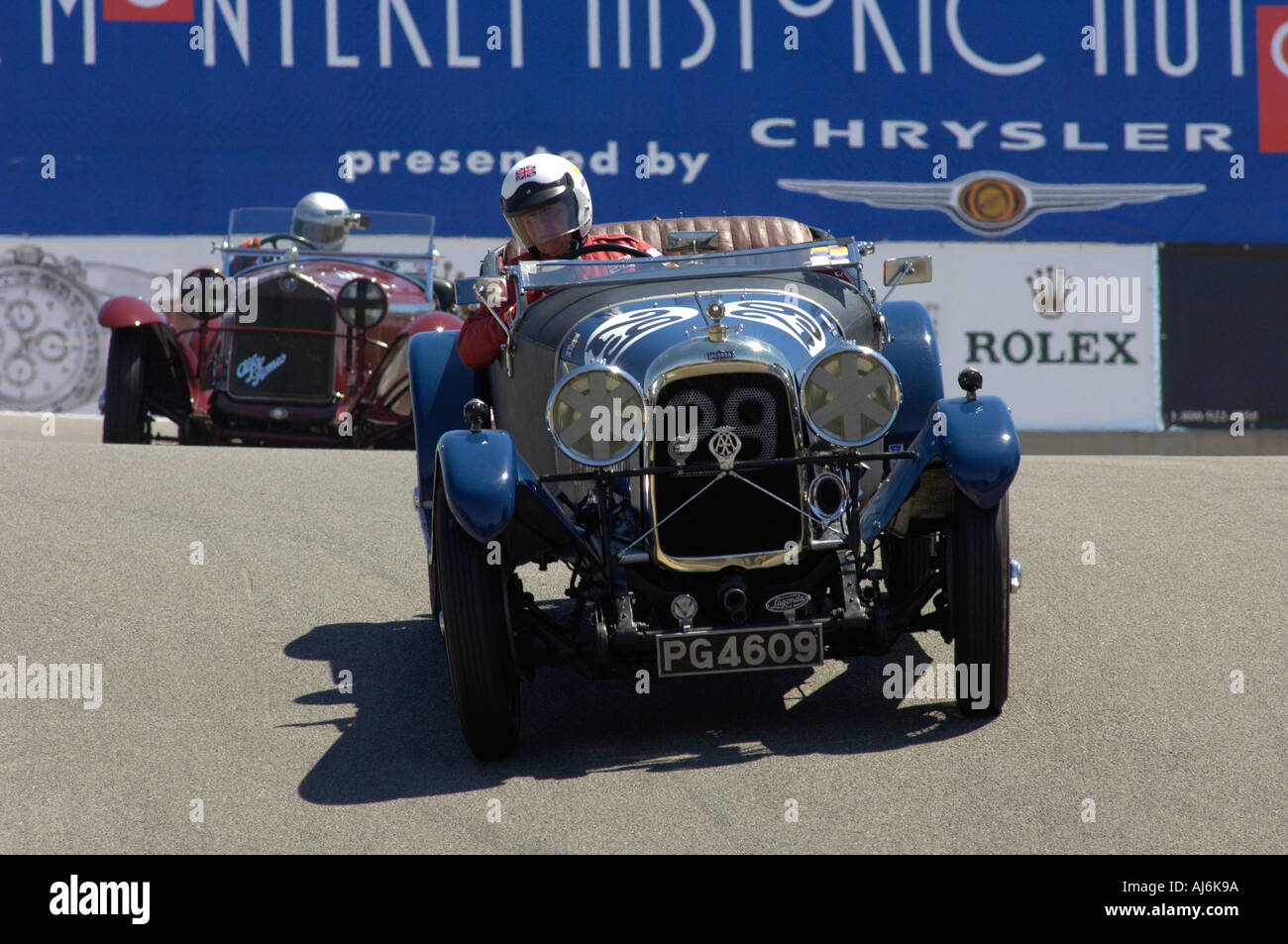 Graham Willis in seiner 1929 Lagonda folgt Rick Rawlins in seinem 1931 Alfa Romeo 6 1750 auf der Monterey Historic Rennen 2005 Stockfoto