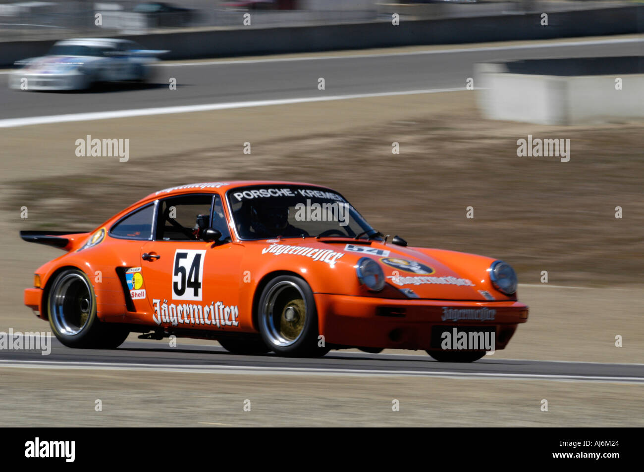 John Byrne Rennen seine 1974 Porsche 911 RSR auf der 32. Rolex Monterey Historic Rennen 2005 Stockfoto