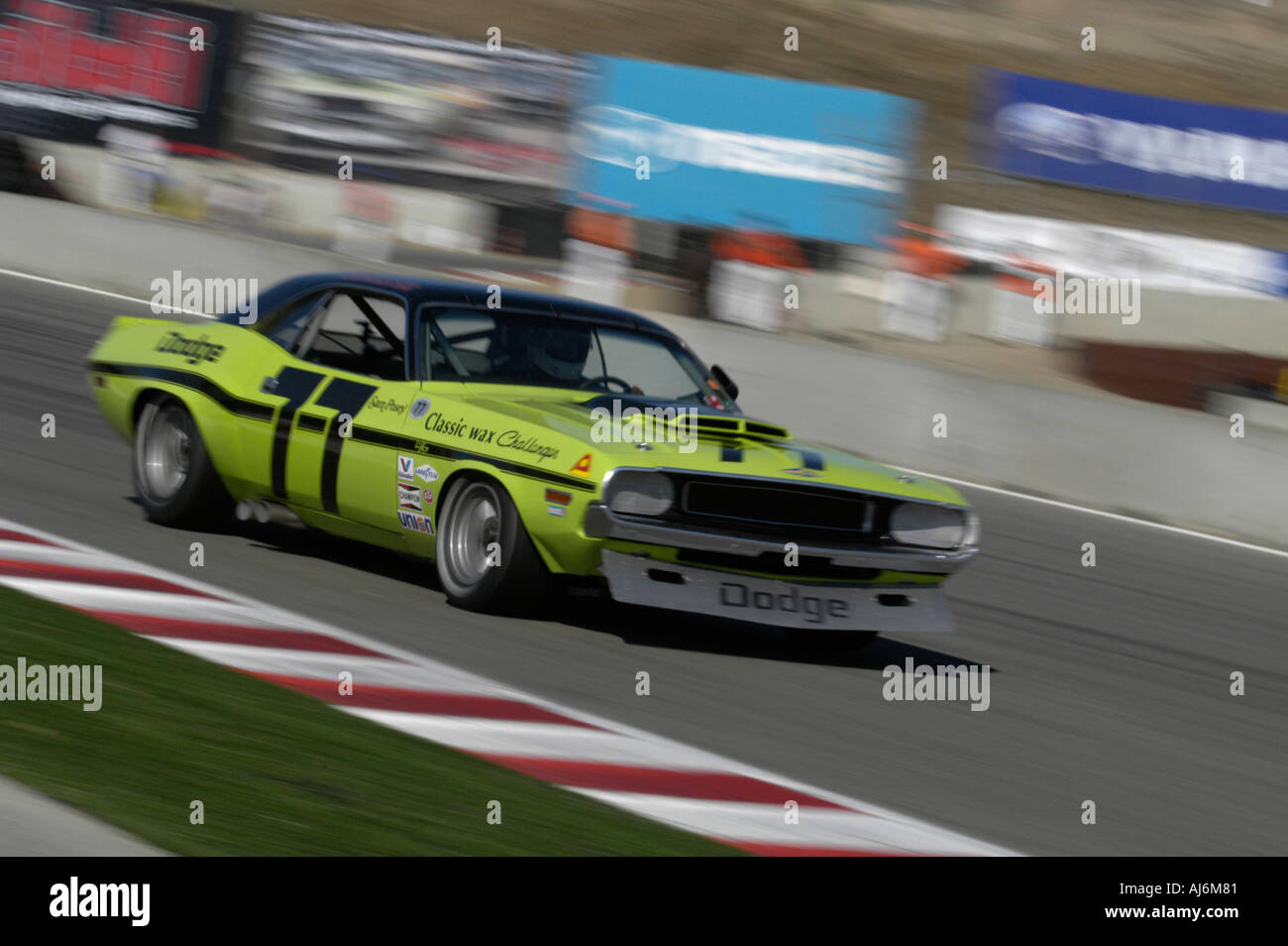 Ken Epsman Rennen seine 1970 Dodge Challenger auf der 32. Rolex Monterey Historic Automobil Rennen 2005 Stockfoto
