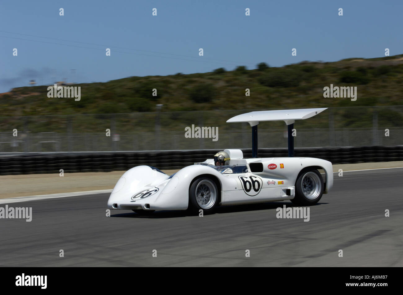 Jim Hall fährt eine Chaparral 2E auf der 32. Rolex Monterey Historic Rennen 2005 Stockfoto