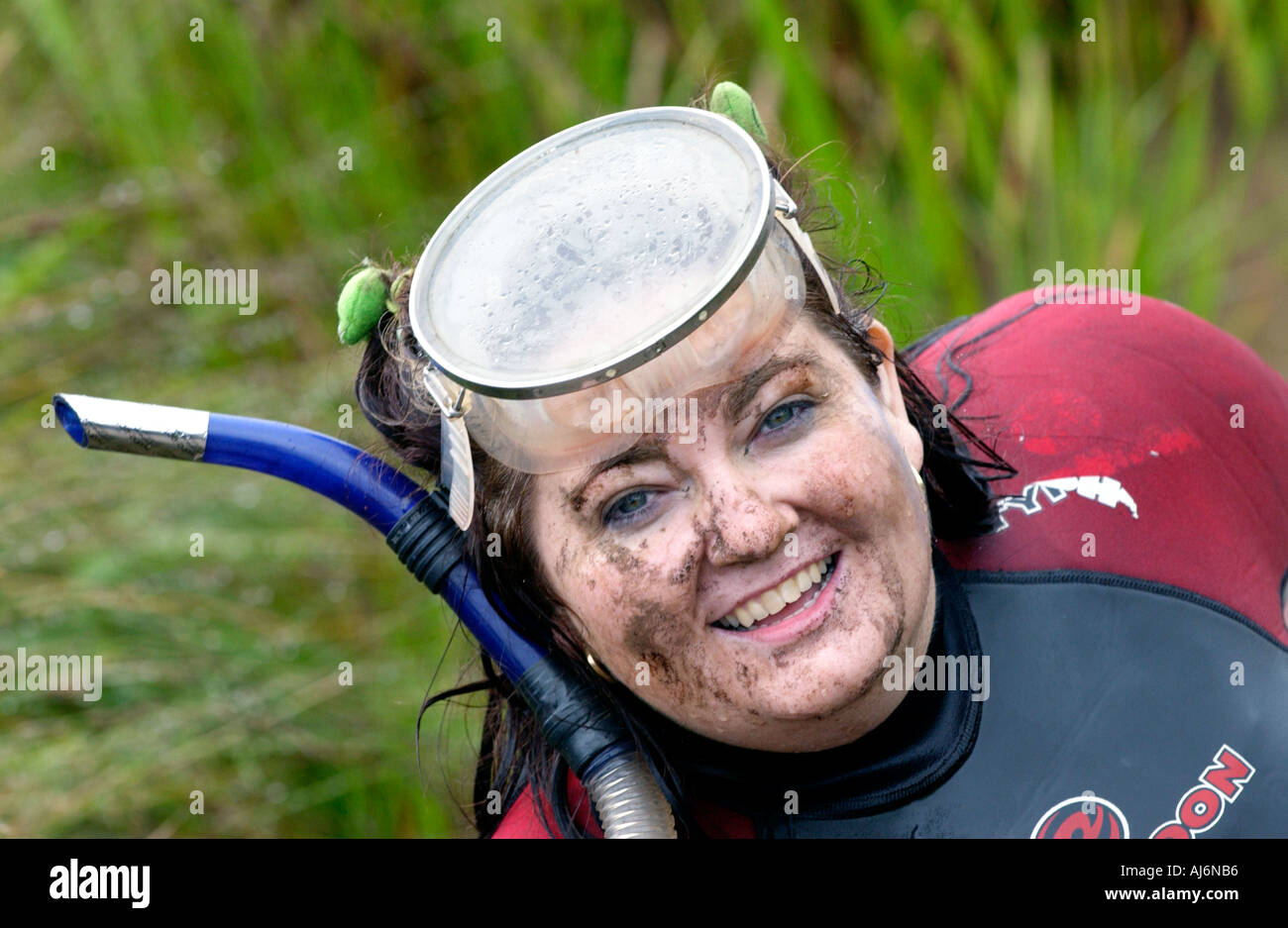 Irlands Julia Galvin im Wettbewerb mit den Weltmeisterschaften Bog Schnorcheln bei Llanwrtyd Wells Powys Wales UK Stockfoto