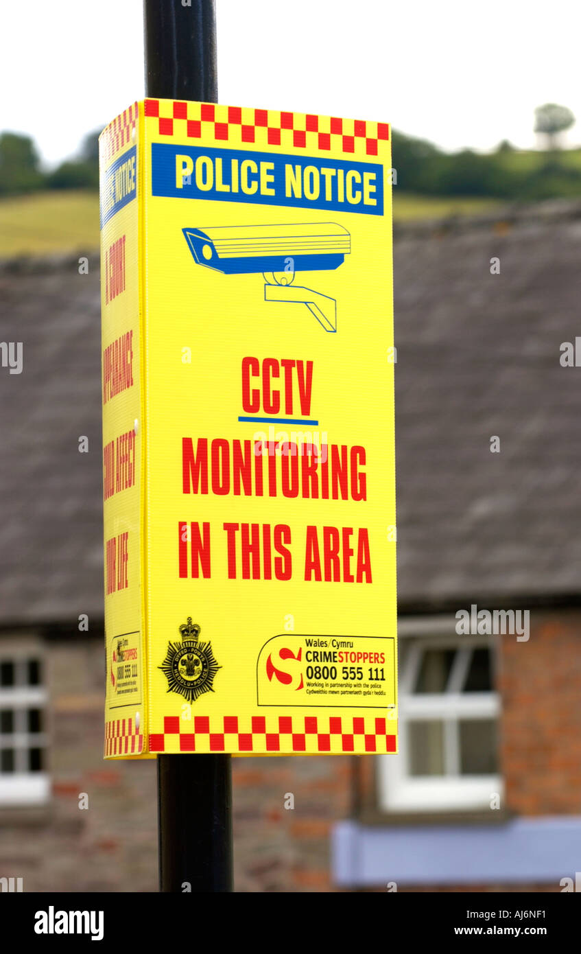 Polizei CCTV Warnhinweis auf einer Straße in der ländlichen Markt Stadt von Brecon Powys South Wales UK Stockfoto