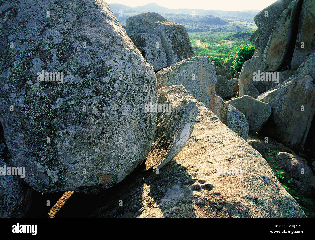 Granit-Kuppel auf Akropolis mit Zwiebelschalen Schichtung Great Zimbabwe Ruins Zimbabwe Stockfoto