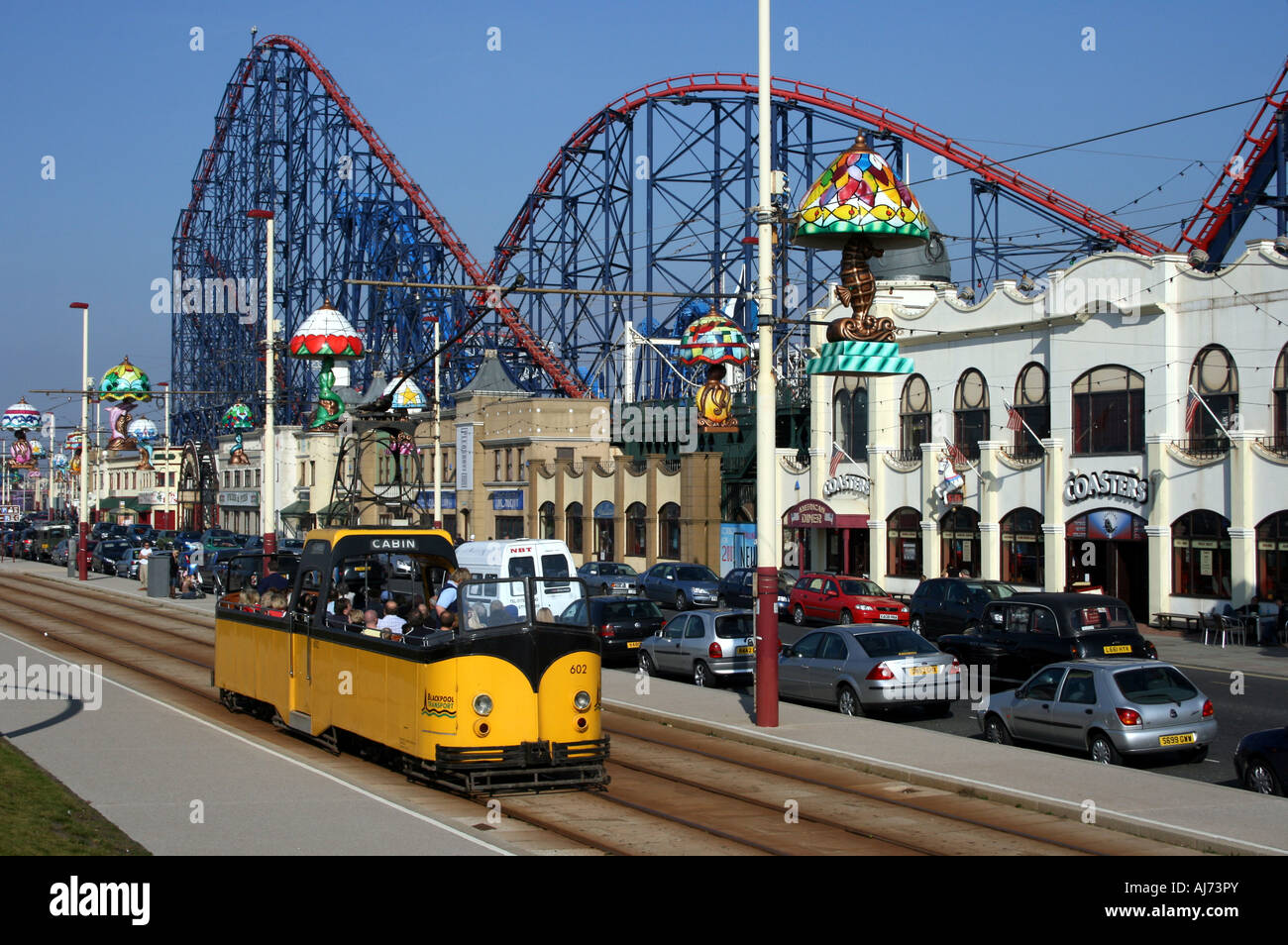 Straßenbahn von Blackpool Pleasure Beach. Stockfoto