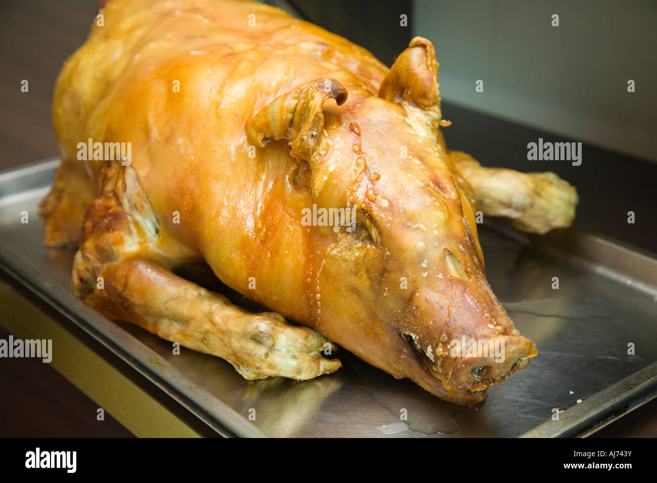 Gebratenes spanferkel -Fotos und -Bildmaterial in hoher Auflösung – Alamy