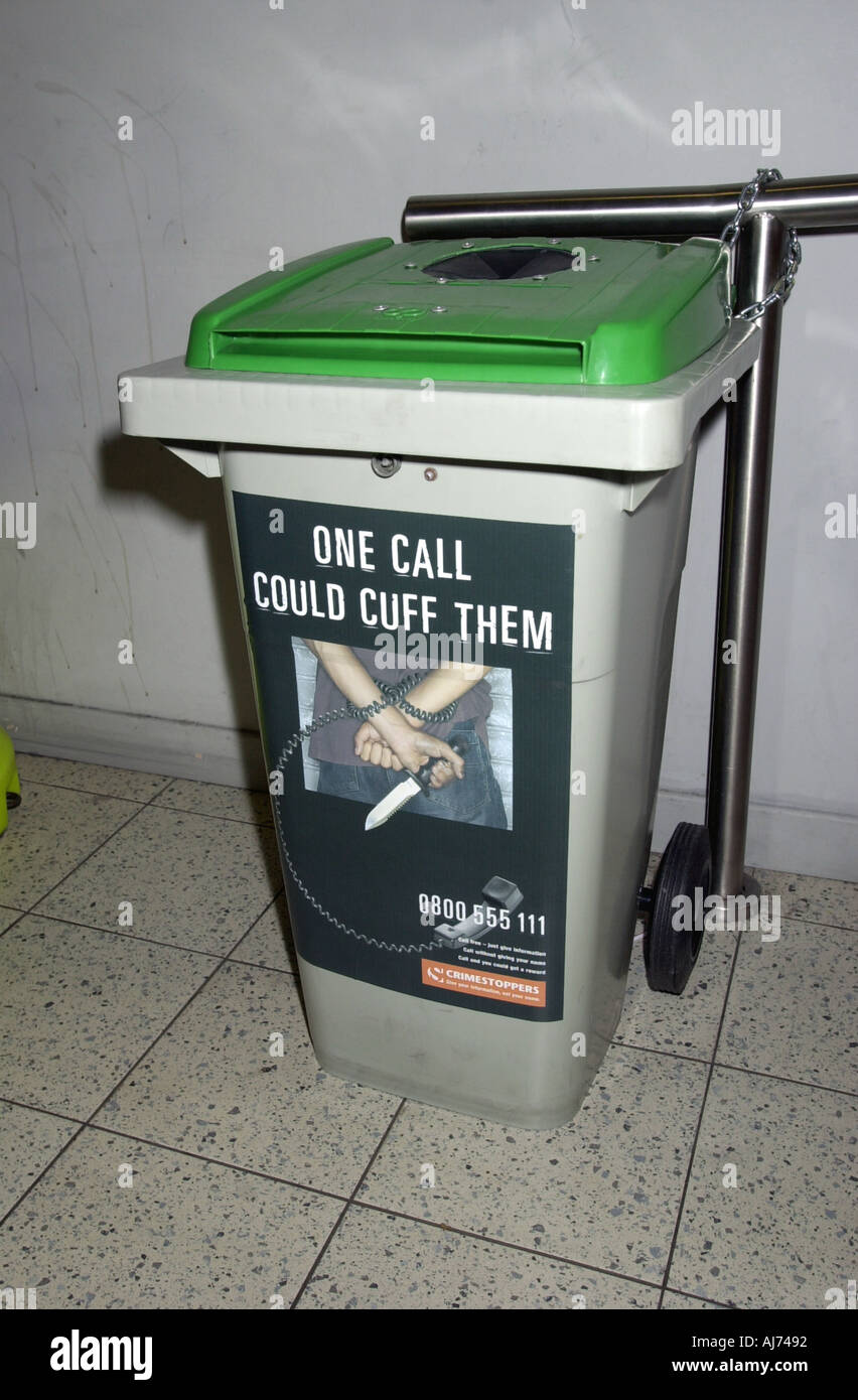 Messer Amnesty bin am Flughafen Luton UK Stockfoto