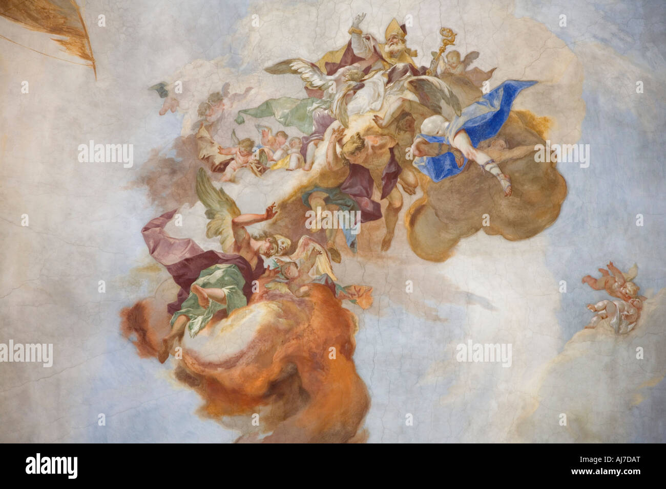 Die schönen Fresken im Inneren der Kirche des Heiligen Nikolaus in kleinen Viertel, Prag Tschechische Republik. Stockfoto