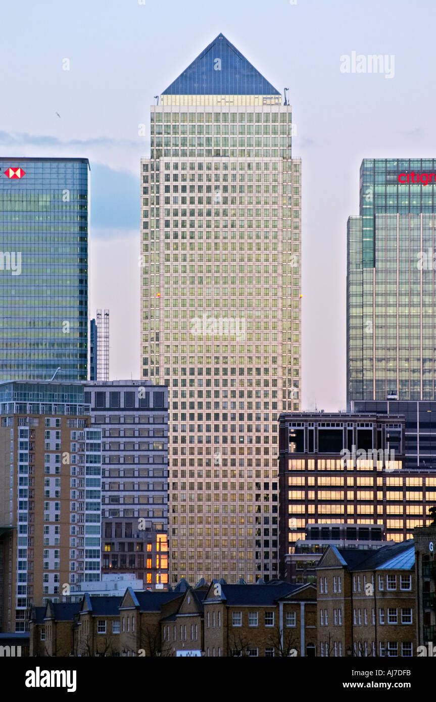 Tag der 800ft ein Kanada viereckiger Turm an Canary Wharf Docklands London England Großbritannien Vereinigtes Königreich UK Stockfoto