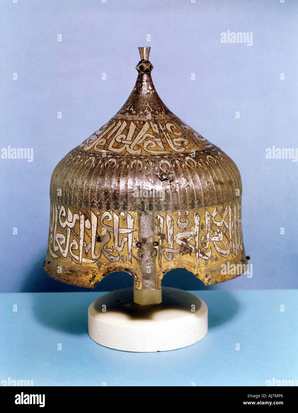 Bügeleisen Helm mit Kalligrafischen Silber damascening Dekoration, Türkisch (mamluk), aus dem 15. Jahrhundert. Artist: Unbekannt Stockfoto
